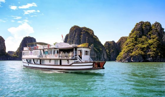 Halong Bay Cruise – Cozy Bay Cruise :Halong bay – Surprising Cave – Titop Island – Luon Cave